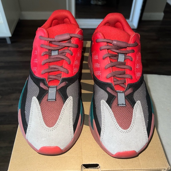 Adidas Yeezy 700 Boost v3 Hi-res Red Men’s size 9 Sneakers EUC MINT - Picture 5 of 7
